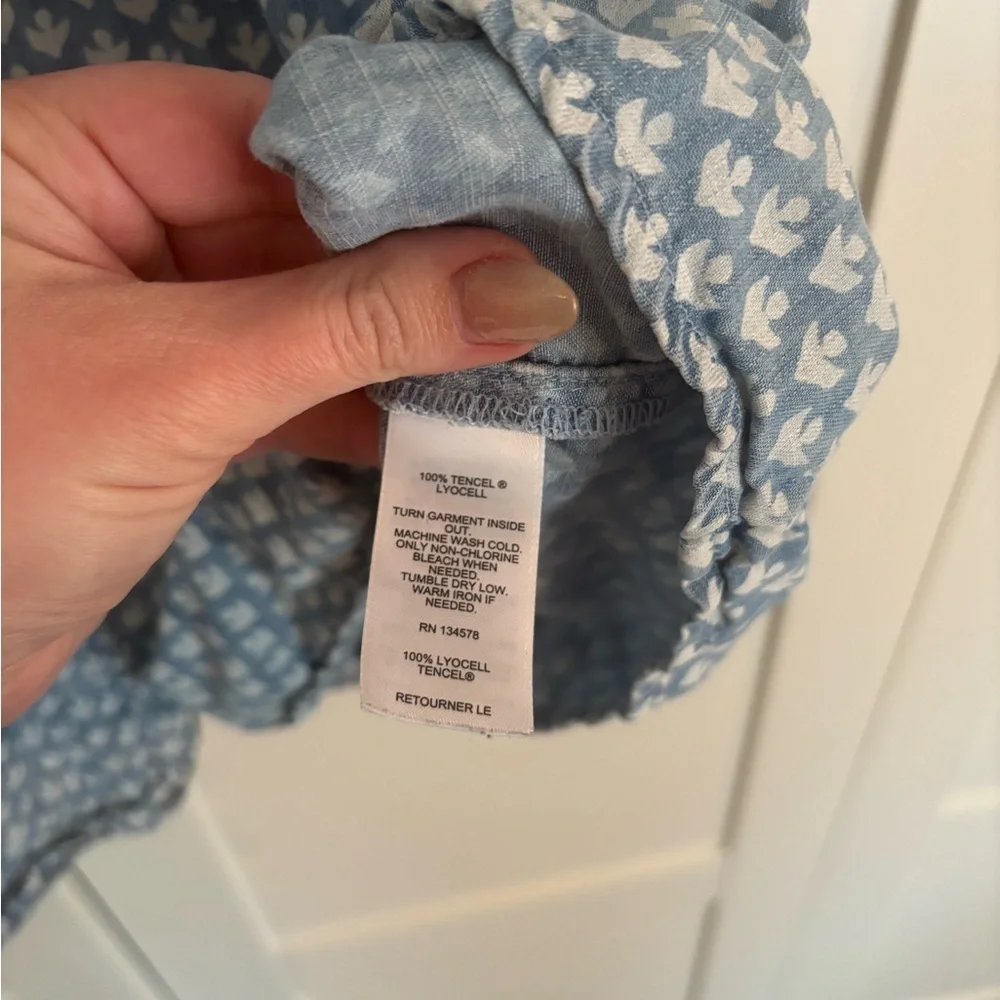 Vineyard Vines Blue and White Girl's Tiered Denim Floral Dress Size Medium